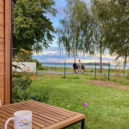 Wakacyjny Nad Jeziorem Ferienhaus *